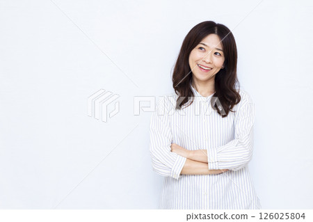 微笑著思考的女人 126025804