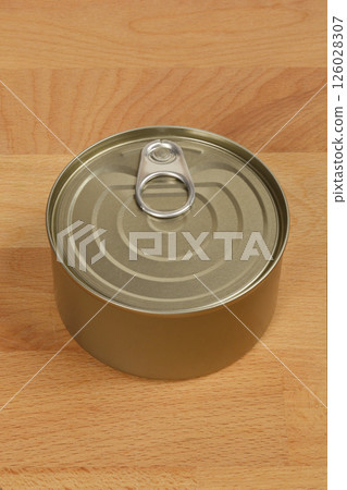 Closed tin can 126028307