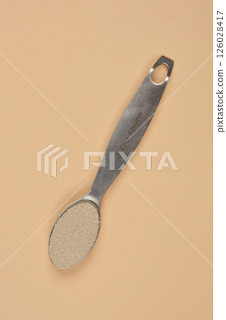 Dry yeast granules 126028417