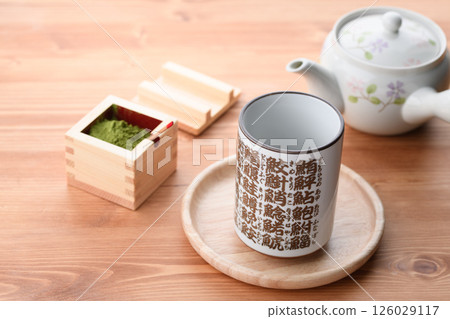 壽司茶杯和抹茶粉 壽司茶杯和抹茶粉 126029117