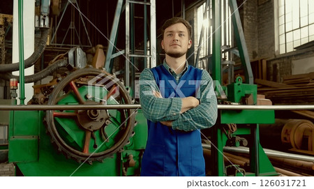 工人在工廠工作 126031721