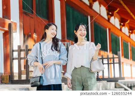 兩位女士在奈良觀光 126033244