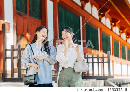 兩位女士在奈良觀光 126033246
