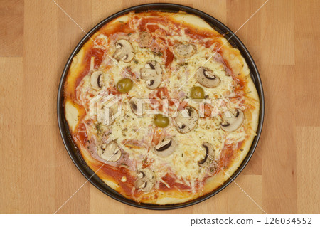 Baked pizza 126034552