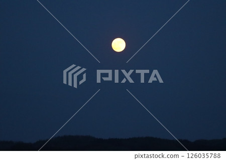 Full moon sinking to the mountain Full moon sinking to the mountain 126035788