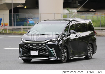 豪華黑色小型貨車的圖像 126036421