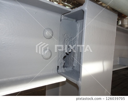 噴砂和噴漆後腐蝕的鋼框架 126039705