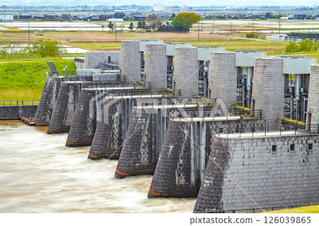 Okawazu Diversion Channel, Washi Weir (Tsubame City, Niigata Prefecture) 126039865