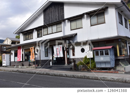 Yugawara Town: Japanese sweets shop Mirakuan and Zusojinsha 126041388