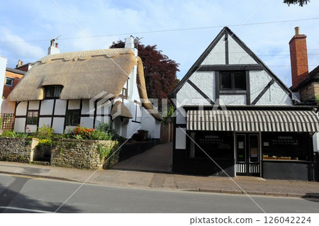 Thatched roof house in Prestbury, Cheltenham 126042224
