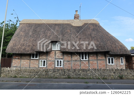 切爾滕納姆普雷斯特伯里的茅草屋頂房屋 126042225