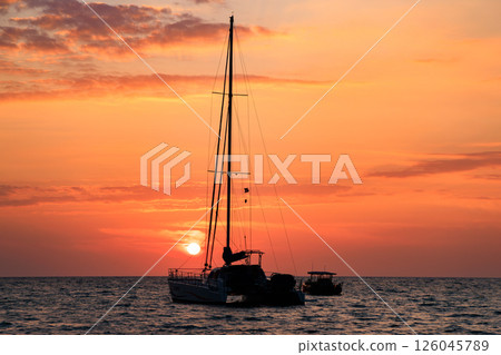 夏威夷假期：大島帕普納海灘州立公園的日落 126045789