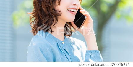 Smiling woman/businesswoman talking on smartphone Smiling woman/businesswoman talking on smartphone 126046255