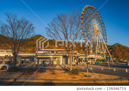 Morning view of the Fujikawa Service Area in Fuji City (Shizuoka Prefecture) Morning view of the Fujikawa Service Area in Fuji City (Shizuoka Prefecture) 126046759