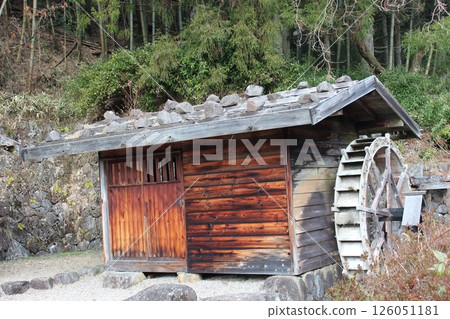 Old Nakasendo Road: Ruined waterwheel Old Nakasendo Road: Ruined waterwheel 126051181