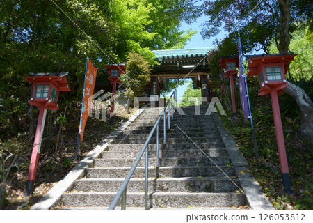 Stone steps leading to Matsugasaki Daikokuten Shrine, Matsugasaki, Sakyo Ward, Kyoto City Stone steps leading to Matsugasaki Daikokuten Shrine, Matsugasaki, Sakyo Ward, Kyoto City 126053812