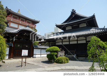 Honpoji Temple, Karamon Gate and Kaisan-do Hall, Kamigyo Ward, Kyoto City 126054444