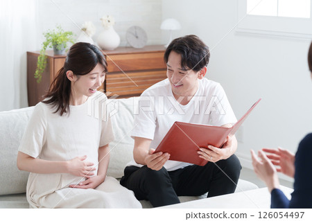 規劃師和懷孕夫婦 126054497