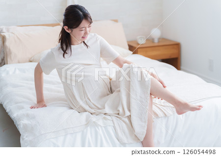 孕婦腿抽筋（肌肉抽筋） 126054498