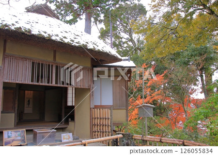 京都清晨的金閣寺被白雪覆蓋 京都清晨的金閣寺被白雪覆蓋 126055834