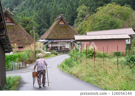Autumn scenery photographed at Thatched Roof Village in Miyama-cho, Nantan City, Kyoto Prefecture 126056140