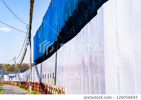 鐵路高架橋施工、鷹架和電線保護管，東京東村山站周圍，2025年4月，b-2，高飽和度對比 126056693