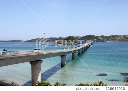 山口縣角島大橋美麗的天空和大海。 1 山口縣角島大橋美麗的天空和大海。 1 126056920