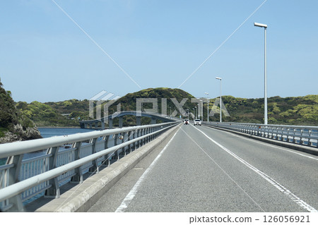從山口縣的火車窗看到的角島大橋 126056921