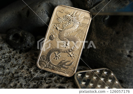 Pure silver bar with dragon image. 126057176