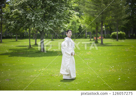 新娘一身純白 新娘一身純白 126057275