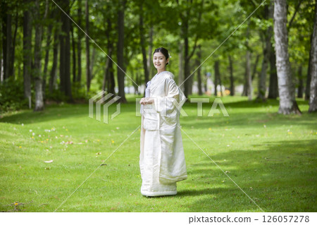 新娘一身純白 126057278