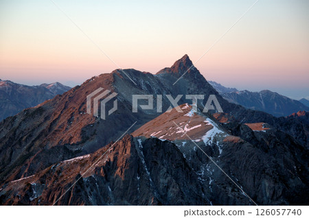 Sunset view of Yari-Hotaka route / Sunset view of Yari-Hotaka route (telephoto) Sunset view of Yari-Hotaka route / Sunset view of Yari-Hotaka route (telephoto) 126057740