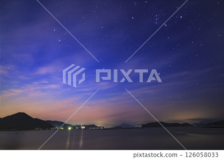 Autumn starry sky in Setouchi: Orion rising in the dawn sky Autumn starry sky in Setouchi: Orion rising in the dawn sky 126058033