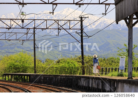可以眺望立山山脈的車站 可以眺望立山山脈的車站 126058640