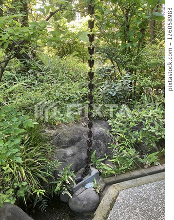 Japanese house design: Rain chains and gutter chains 126058983