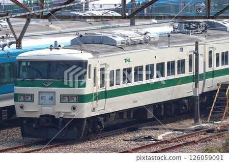 停泊在大宮綜合車輛中心東大宮中心的185系列車（2025年4月） 126059091