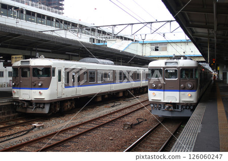 Sanyo Main Line 115 Series Shimonoseki car (C formation: Kuha 115-604 late version) parked at Hiroshima Station Sanyo Main Line 115 Series Shimonoseki car (C formation: Kuha 115-604 late version) parked at Hiroshima Station 126060247