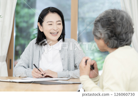 Care manager/care manager conducting a home visit 126060730