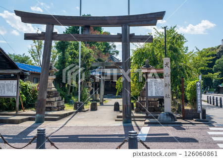 The main entrance of Inuyama Shrine in Inuyama City, Aichi Prefecture, which enshrines the successive lords of Inuyama Castle. The main entrance of Inuyama Shrine in Inuyama City, Aichi Prefecture, which enshrines the successive lords of Inuyama Castle. 126060861