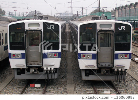 常磐線:415係不銹鋼車廂停放在勝田車站 常磐線:415係不銹鋼車廂停放在勝田車站 126060992