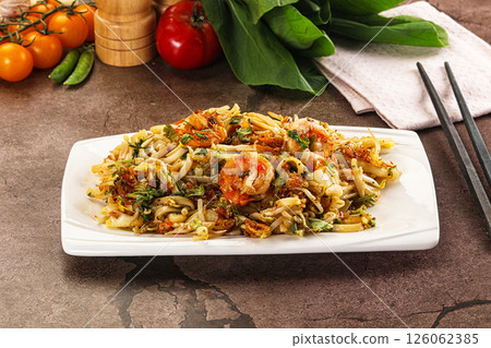 Pad Thai - noodles with prawn 126062385