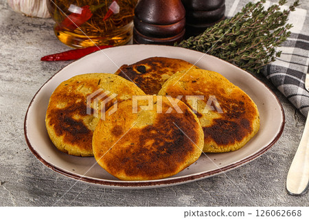 Georgian cuisine - Corn bread Mchadi 126062668