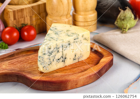 Dor blue cheese with mold Dor blue cheese with mold 126062754