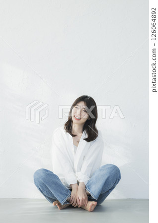 A woman sitting by putting an agar A woman sitting by putting an agar 126064892