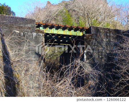Small railway bridge (Oyama Town, Sunto District, Shizuoka Prefecture) 126066122