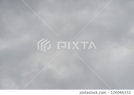 陰暗多雲的天空水平 126066332