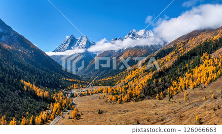 Panorama of Siguniangshan in autumn, Sichuan in China. 126066663