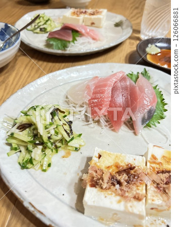 [Shinanomachi, Nagano Prefecture] Lunch in a log cabin: Sashimi and tofu 126066881