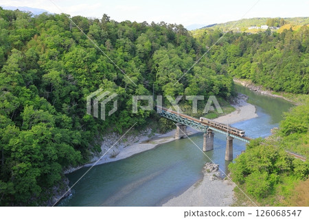 Sky Walk: Iida Line and local trains as seen from Tenryukyo 3 126068547