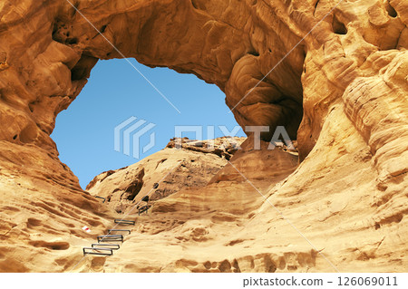 Arch in the rock. Timna park, Israel Arch in the rock. Timna park, Israel 126069011